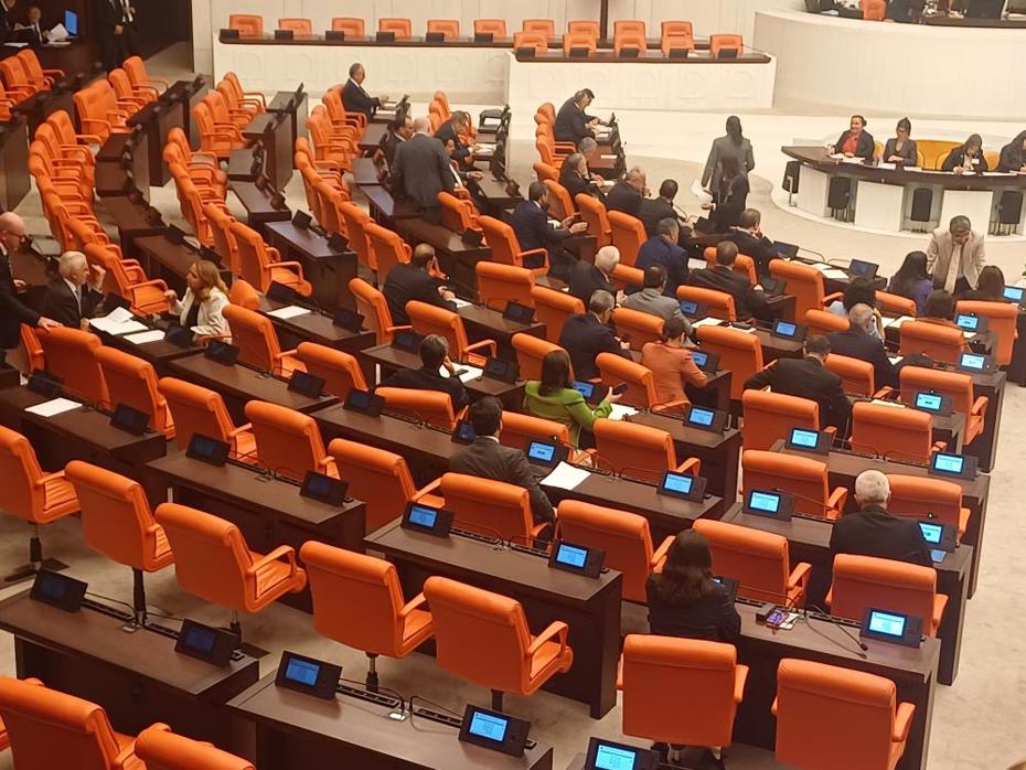 Meclis'te 24 Yıl Sonra Tarihi Bir İlk: Yeni Parti Kuruldu ve Oturma Düzeni Yenilendi