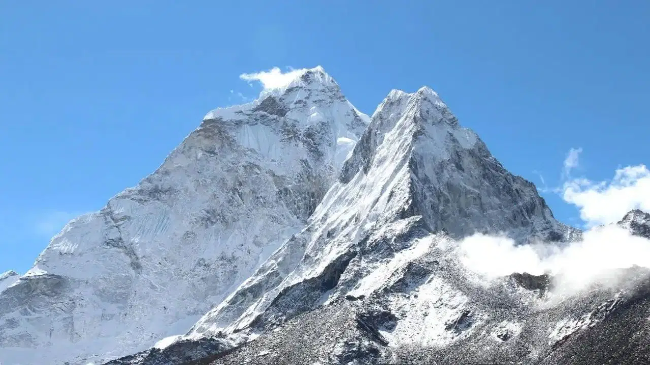 Dünyanın en yüksek noktasında kabus: Everest'in 'ölüm bölgesi' insan vücuduna ne yapıyor?