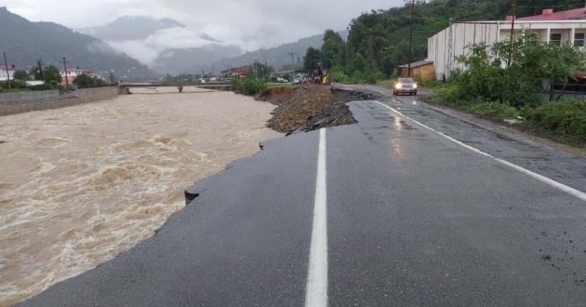 Şiddetli yağmur Artvin’i vurdu… Yol çöktü! – Türkiye’den son dakika haberleri