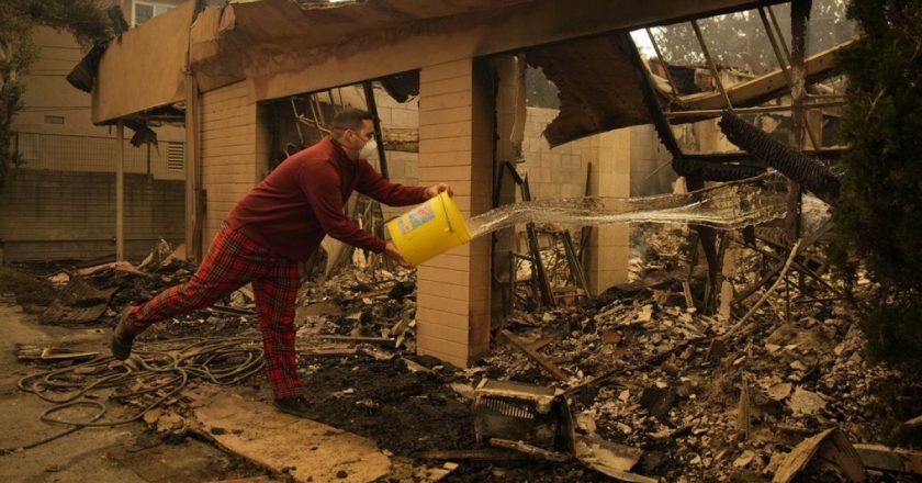 Video. Los Angeles bölgesindeki yangınlar geride korkunç bir manzara bıraktı