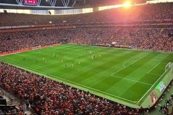 Galatasaray – AZ Alkmaar maçı ilk olacak! Stadyumlara 5.5 G geliyor