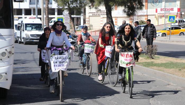 Kadınlardan Diyarbakır’a “8 Mart” etkinliği: 10 kilometre tercüme edildi