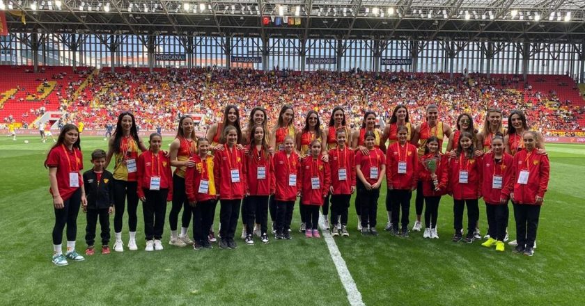 Görtepe’nin Kadın Voleybol Takımı Gürsel Aksel Stadyumu’nda Kupa Turu yaptı