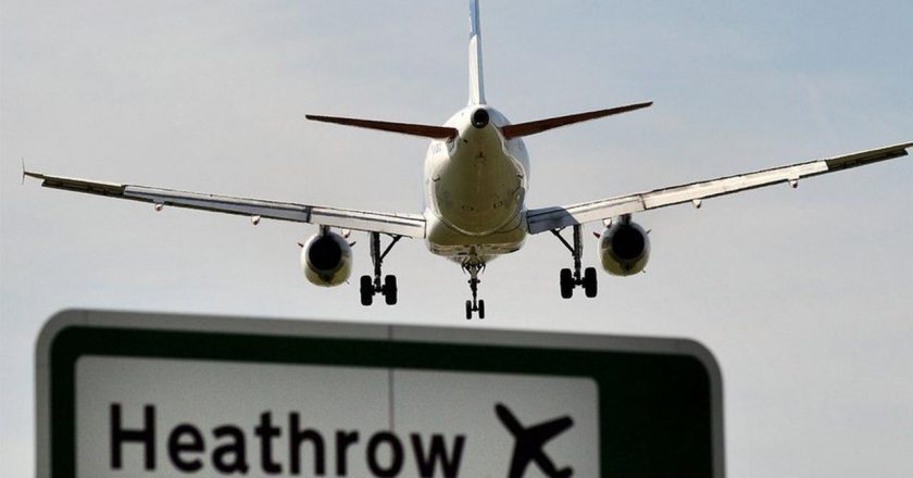 İngiltere’nin başkenti Londra’da Heathrow Havaalanı yeniden açıldı