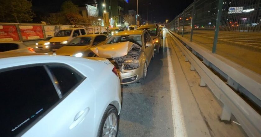 D -100 Otoyolda Zincir Kazası: Trafiğin Yoğunluğu – Türkiye haberlerini kırmak meydana geldi