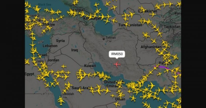 Yolcu uçağı Tahran hava sahasından tek başına geçti: Nefesler tutuldu, binlerce kişi canlı izledi