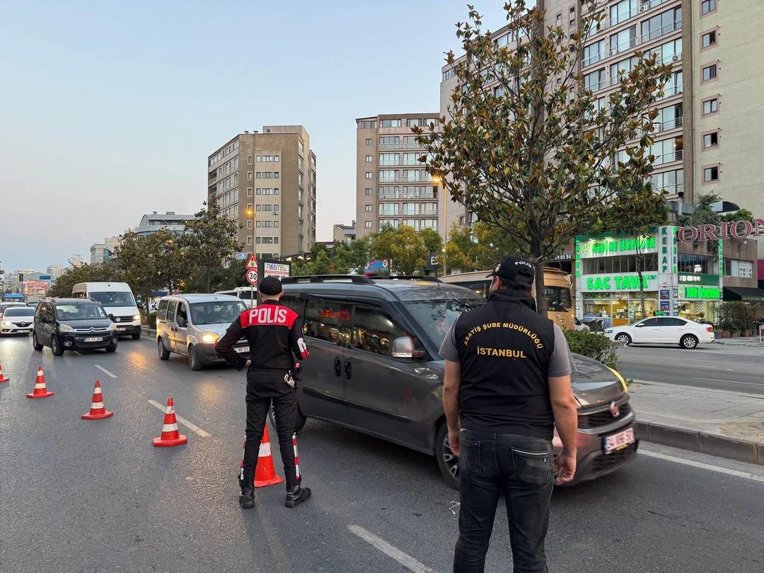 AA-20250612-3826183-38261180-ESANBUL_ENNIYET_MUDURU_YALIZ_ESSENYURTTTKTAKI_UYGILAMA