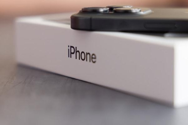 Yeni bilgiler ortaya çıktı! iPhone 20 için ‘cam gibi’ iddia