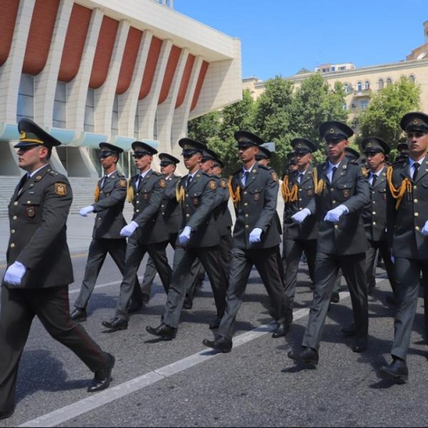 Azerbaycan’da Silahlı Kuvvetler Günü dolayısıyla geçit töreni yapıldı