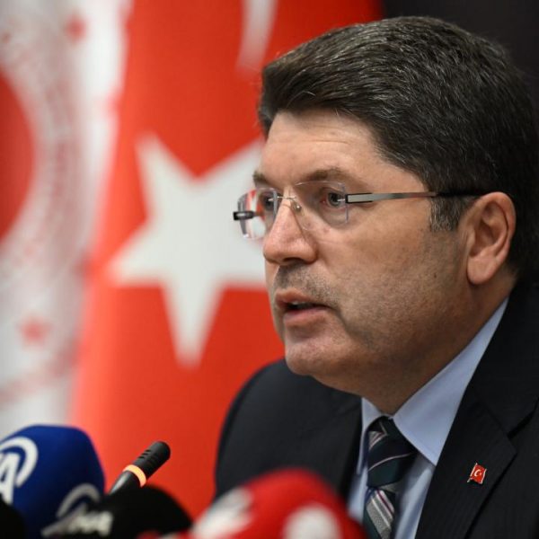 Hükümlü ve tutuklulara mesleki kurslar düzenlenecek