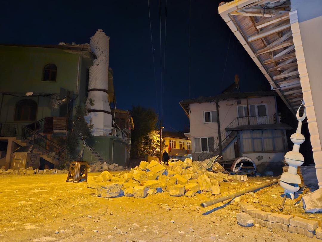 Balikesir de şiddetli bir depremde düğünde yakalandı! 