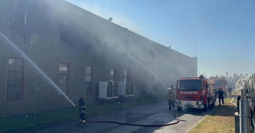 Tekirdağ’da arazide çıkan yangın fabrikaya sıçradı