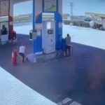 İki grup arasında akaryakıt istasyonunda çıkan silahlı kavga kamerada