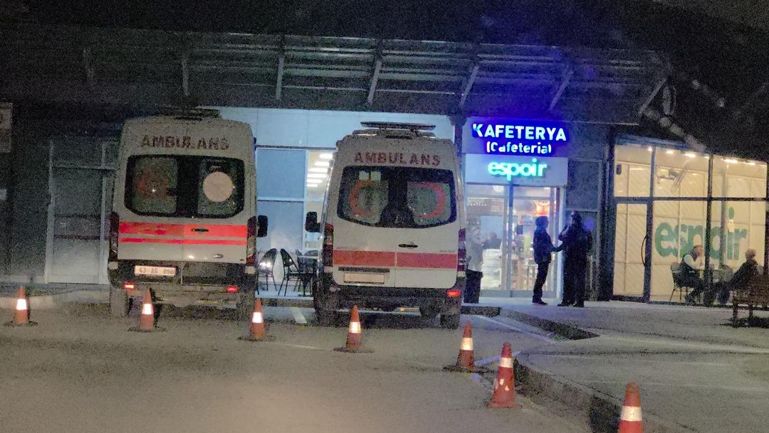 28 lise öğrencisi okul gezisinden dönerken fenalaştı: Zehirlenme şüphesiyle hastaneye kaldırıldılar! 3