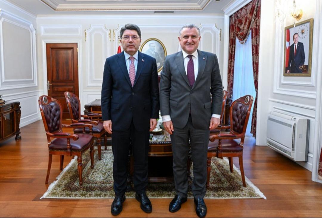 Türk futbol bahis skandalının incelemesi 3 bin 700 kişiye ulaşırken, Ahmet Çakar gece yarısı olayla ilgili açıklama yaptı! Mutlak Mutlak'a girer... 5