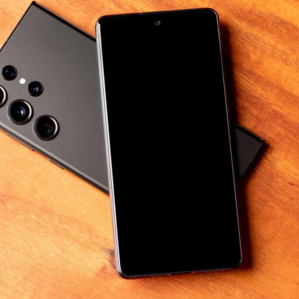 Galaxy S26 hakkında ilk resmi ipuçları geldi! (Çift işlemci stratejisi geri dönüyor olabilir)