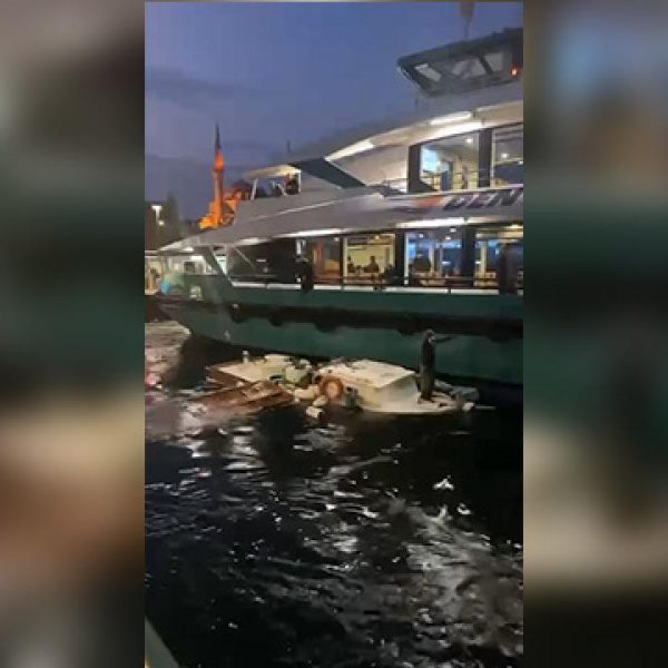 İstanbul’da yolcu motoru balıkçı teknesine çarptı