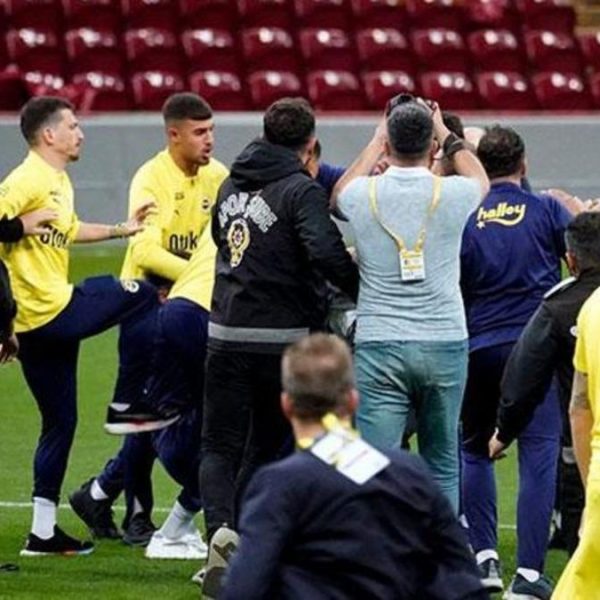 Fenerbahçe’de şok gelişme! Galatasaray derbisinde yaşananlar sonrası Jayden Oosterwolde, Mert Hakan Yandaş’a 4’er yıla kadar hapis talebi