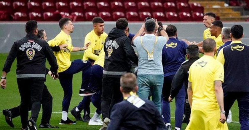 Fenerbahçe’de şok gelişme! Galatasaray derbisinde yaşananlar sonrası Jayden Oosterwolde, Mert Hakan Yandaş’a 4’er yıla kadar hapis talebi
