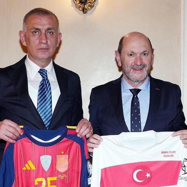 İspanya – Türkiye maçı öncesi dostluk yemeği