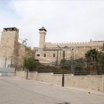 İşgalci İsrail, El Halil’deki İbrahim Camisi’ni Müslümanlara kapattı