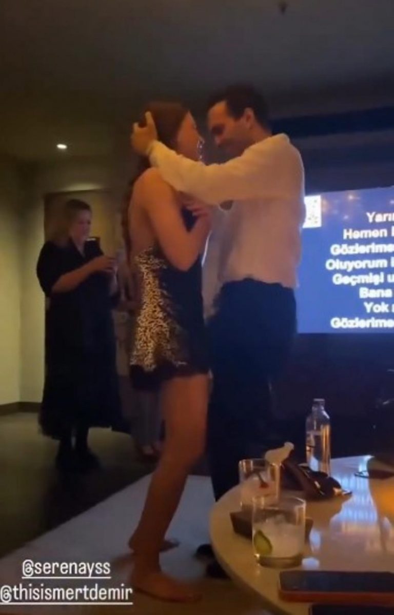 Serenay Sarıkaya ve Mert Demir aşka geldi! Romantik dansları gündemde